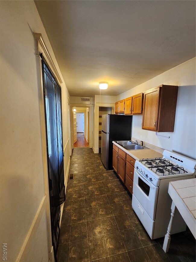 Building Photo - 2705 College