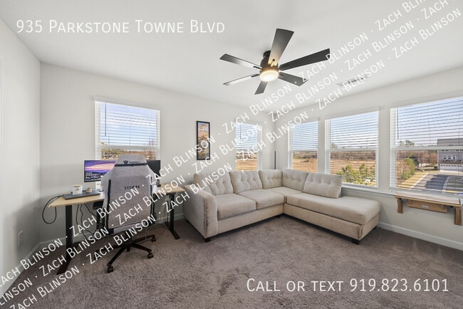 Building Photo - 935 Parkstone Towne Blvd