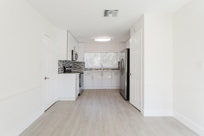 Building Photo - 323 Spanish River Blvd