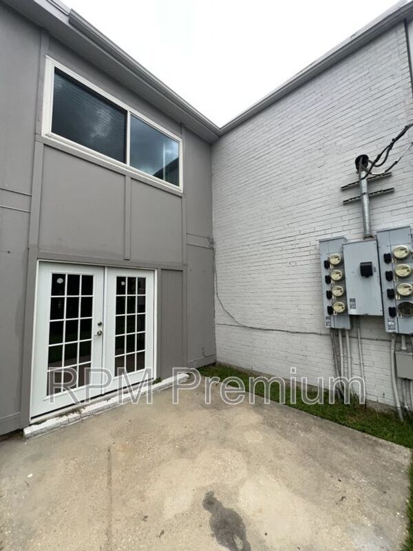 Building Photo - 3350 LA-1