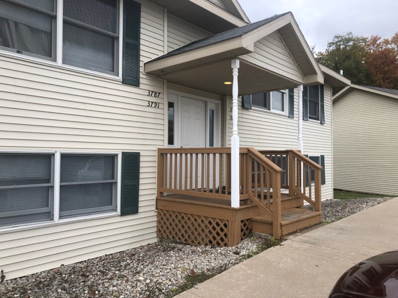 Building Photo - 3793 Vale Dr