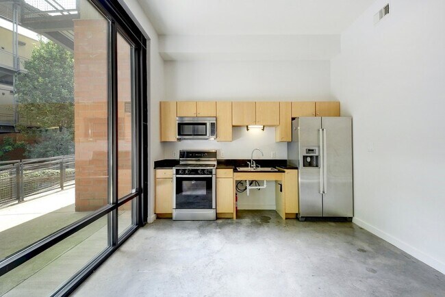 Building Photo - 2525 S Lamar Blvd