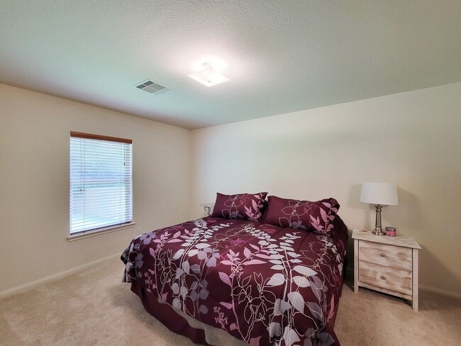 Building Photo - BEAUTIFUL LARGE 1 STORY 3 BEDROOM 2 BATH H...
