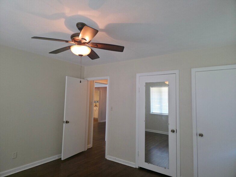 Building Photo - 626 Columbus Dr