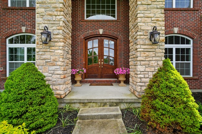 Building Photo - Five Bedroom House in Deerfield Township!