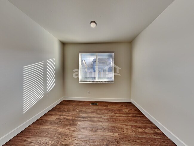 Building Photo - 19215 15th Ave Ct E