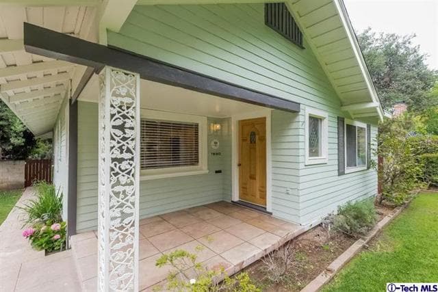 Building Photo - 1890 Las Lunas St