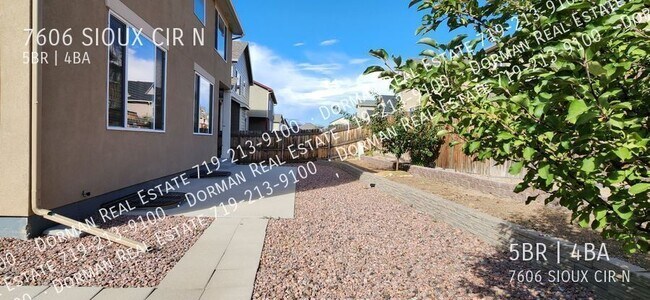 Building Photo - 7606 N Sioux Cir