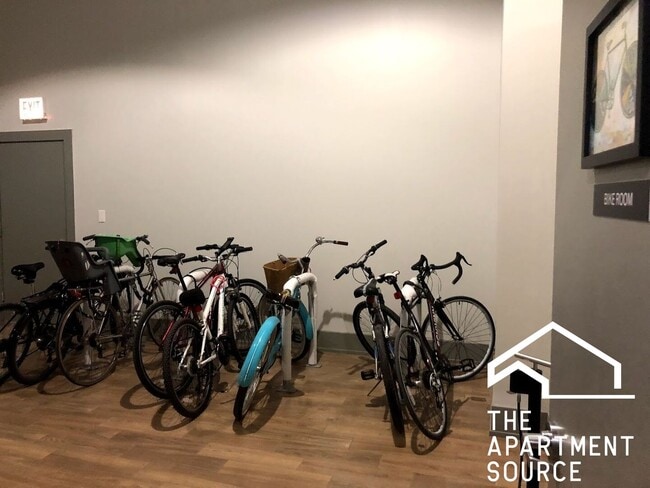 Building Photo - 1432 W 21st St