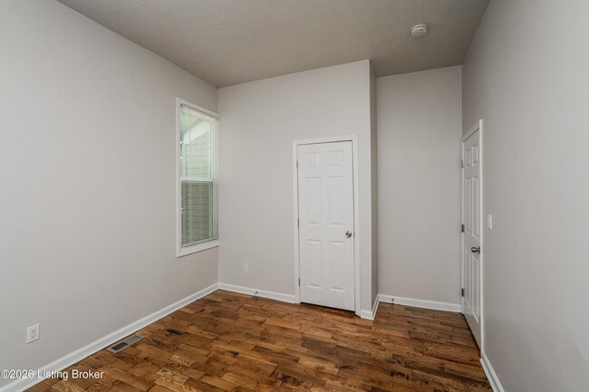 Building Photo - 3819 River Park Dr