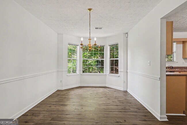 Building Photo - 2233 Glen Briar Way
