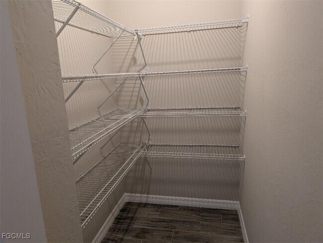 Building Photo - 3705 SE 9th Pl