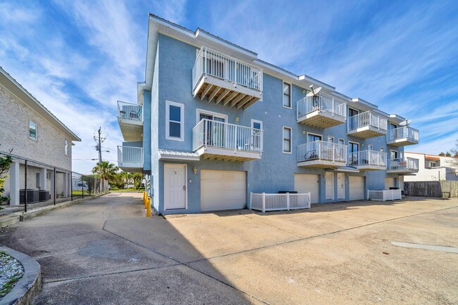 Building Photo - Charming 3-Story Townhome with Harbor View...