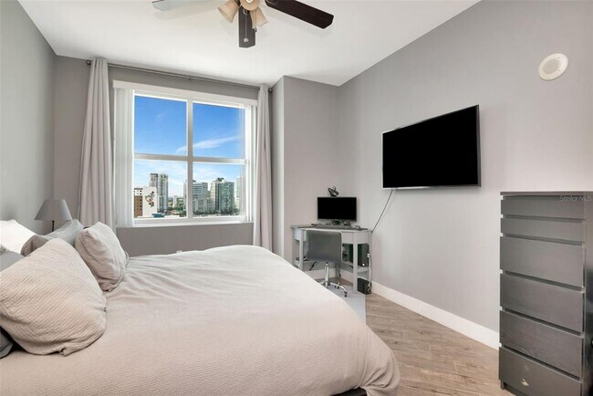 Building Photo - 1120 E Kennedy Blvd