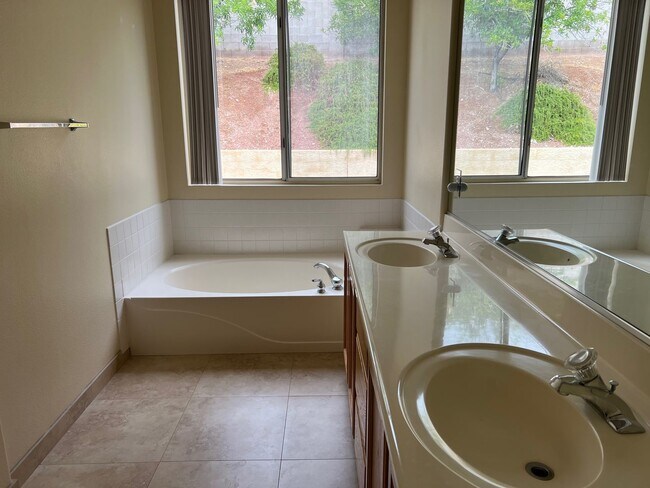 Building Photo - POOL and SPA! SINGLE STORY SUMMERLIN HOUSE...