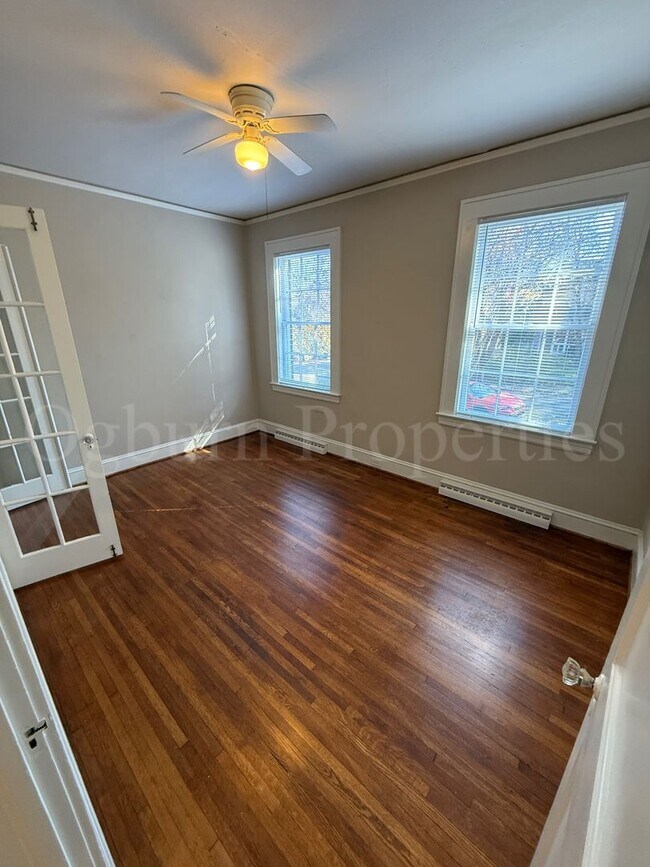 Building Photo - 202 N Hawthorne Rd