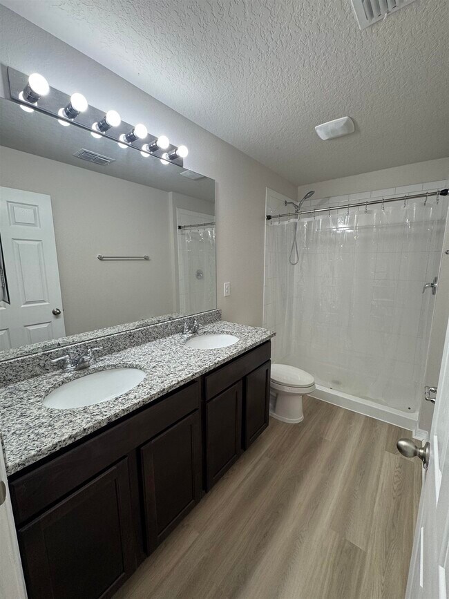 Building Photo - 49 Brunswick Ln