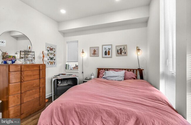 Building Photo - 2401 Frankford Ave
