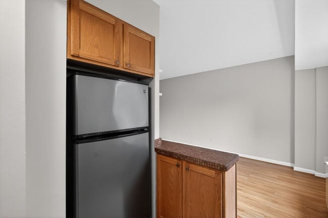 Building Photo - Sunlit Studio Steps from Cleveland Park Metro