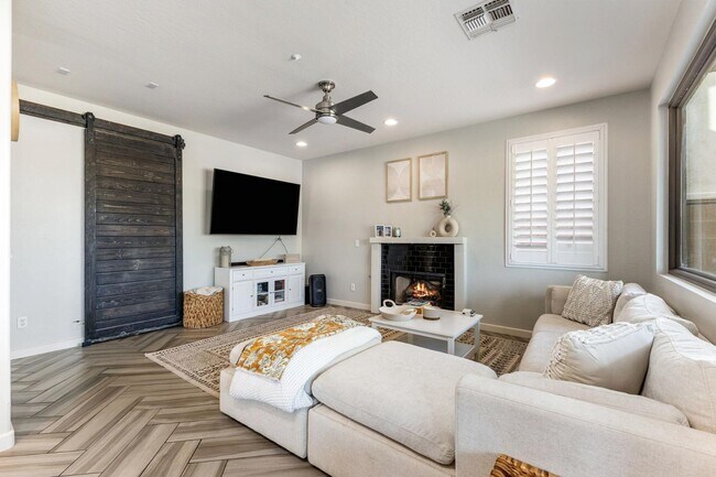 Building Photo - 10340 E Caribbean Ln