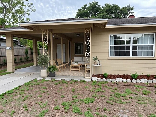 Building Photo - 2164 Bougainvillea St