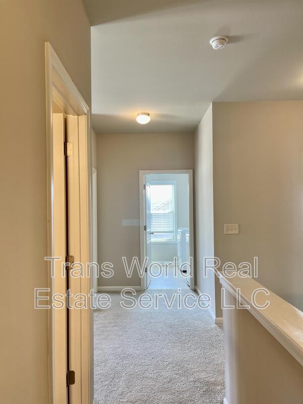 Building Photo - 7531 Silk Tree Pointe