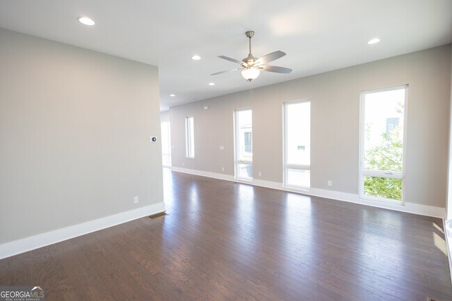 Building Photo - 708 Banton Dr NW