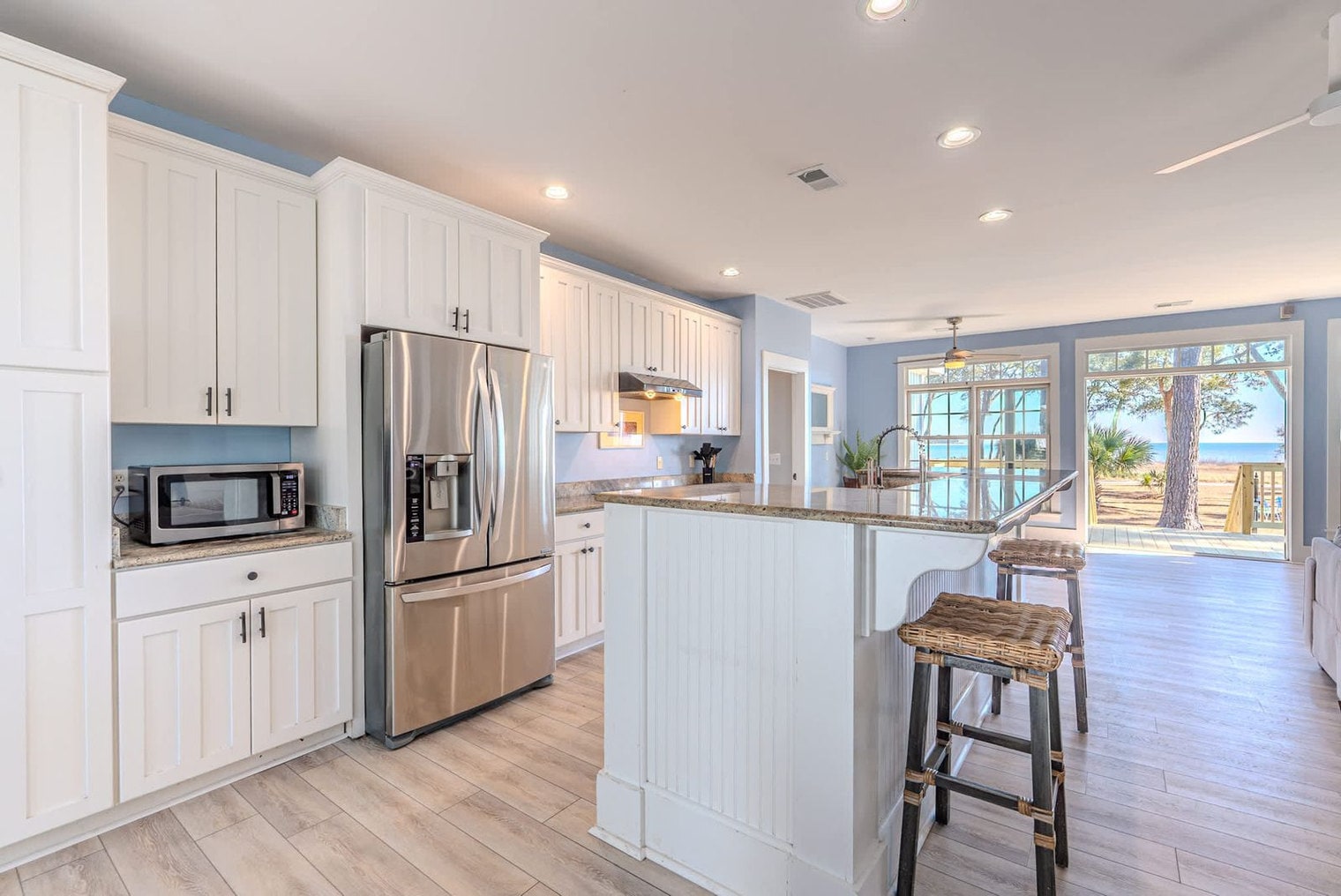 Building Photo - 152 Avenue of Oaks