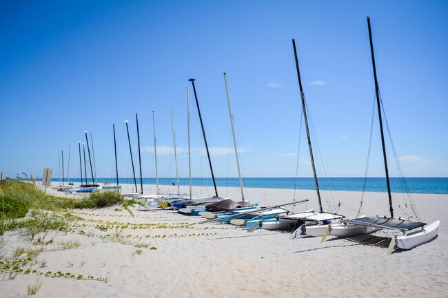 Building Photo - 250 S Ocean Blvd