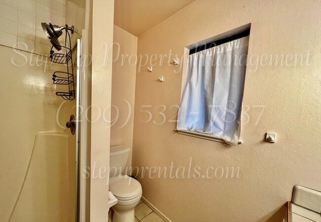 Building Photo - Spacious 3 Bedroom, 2.5 Bath Home in Myers Hill!