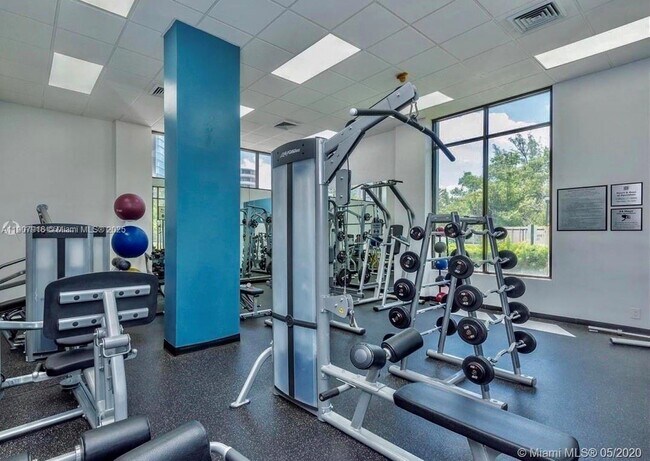 Building Photo - 100 Bayview Dr