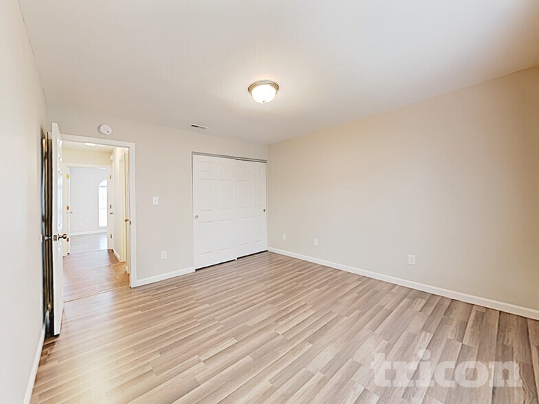 Building Photo - 2238 Leaf Dr