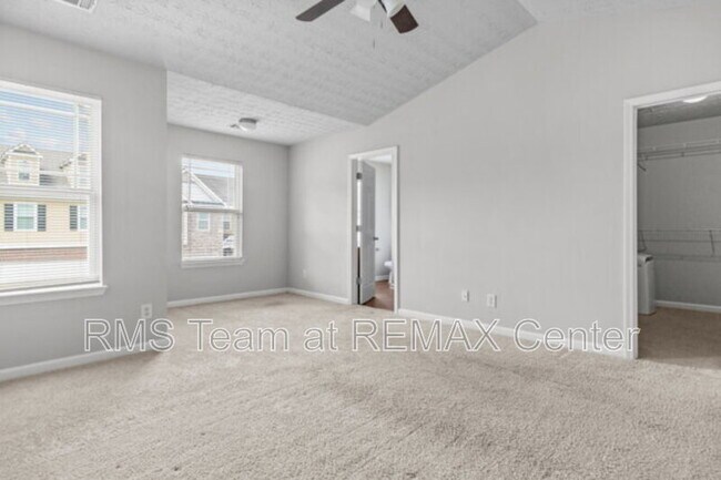 Building Photo - 45 Providence Oak Ct SE