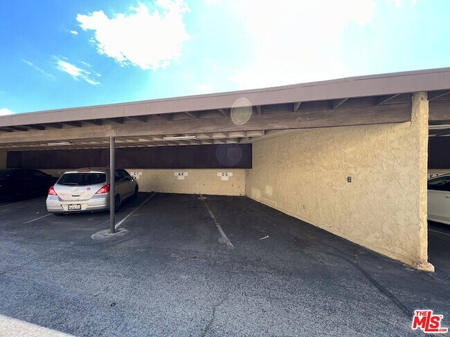 Building Photo - 1304 W Ave J4