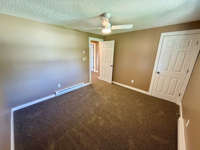 Building Photo - 3617-3623 Butternut Drive