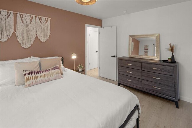 Building Photo - 2 Southport Ln