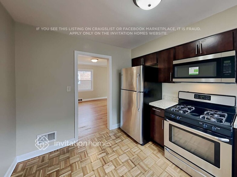 Building Photo - 2332 Leyden Ave