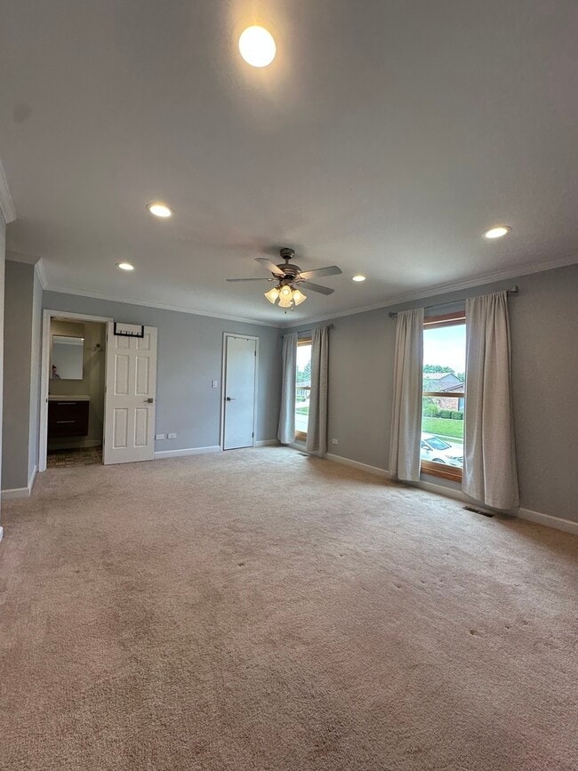 Building Photo - 567 Lorelei Dr