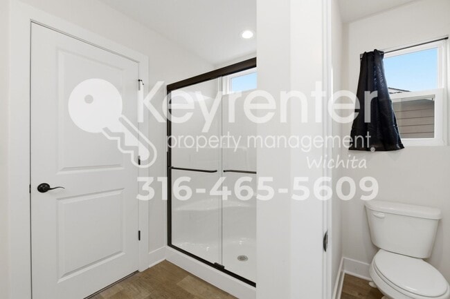 Building Photo - Beautiful 5 bedroom home near highways and schools!