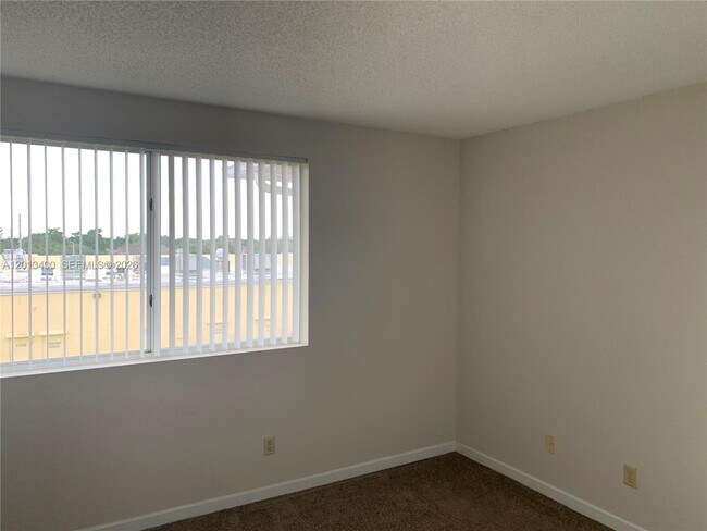 Building Photo - 9905 Westwood Dr