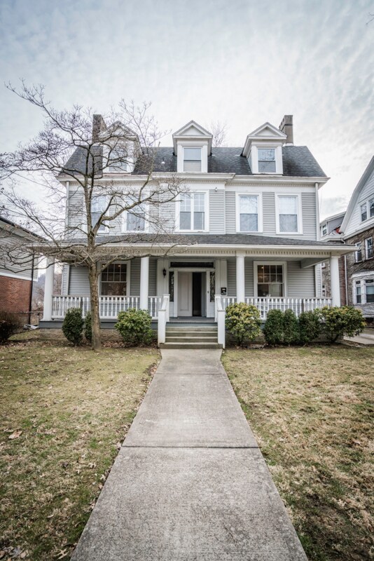 Building Photo - 658 Maple Ln