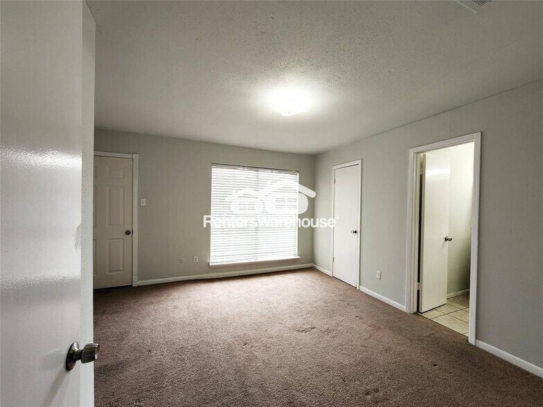 Building Photo - 8848 Kempwood Dr