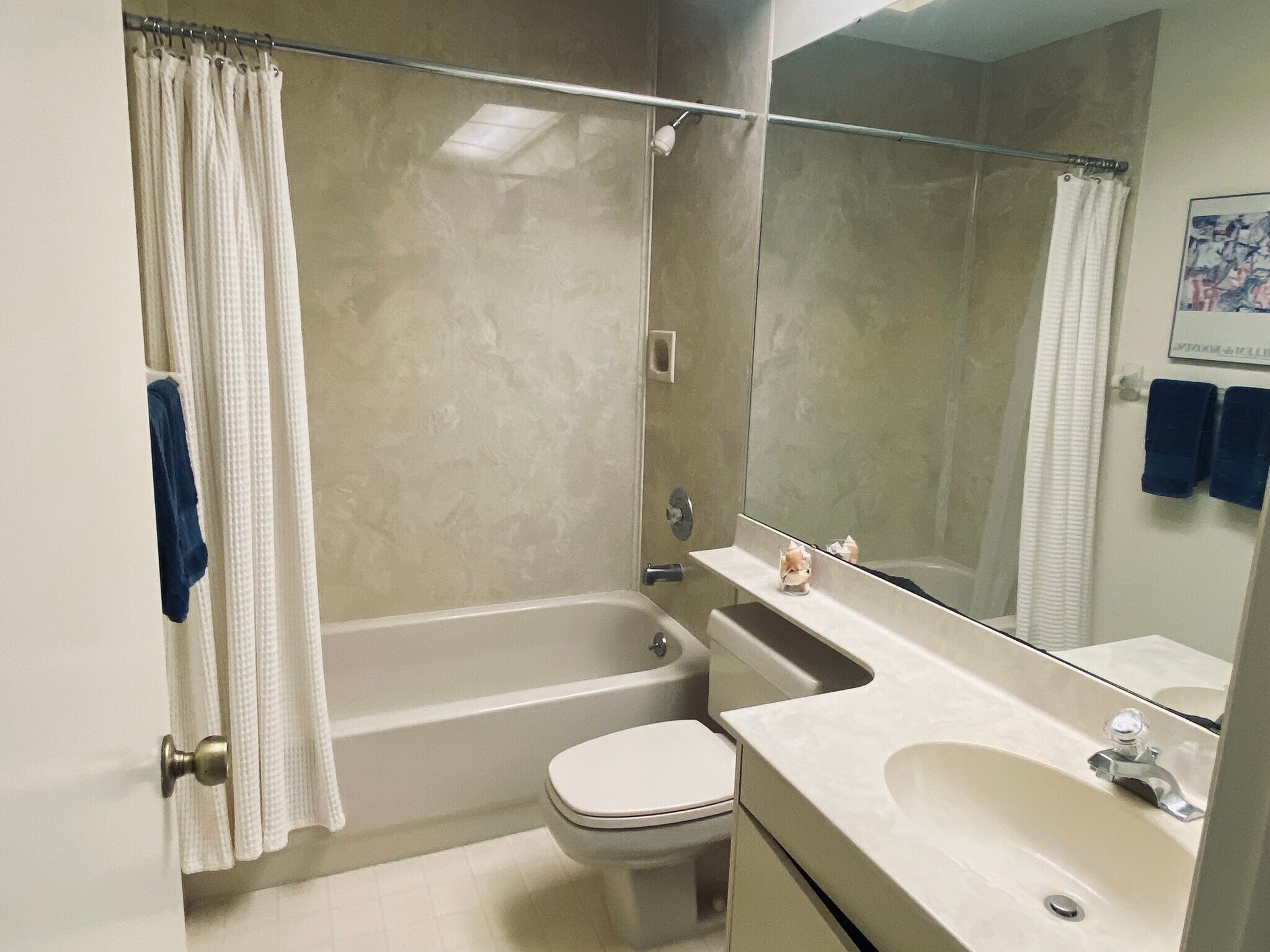 Building Photo - 4727 Winslow Beacon