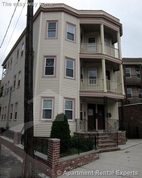 Building Photo - 785 Somerville Ave