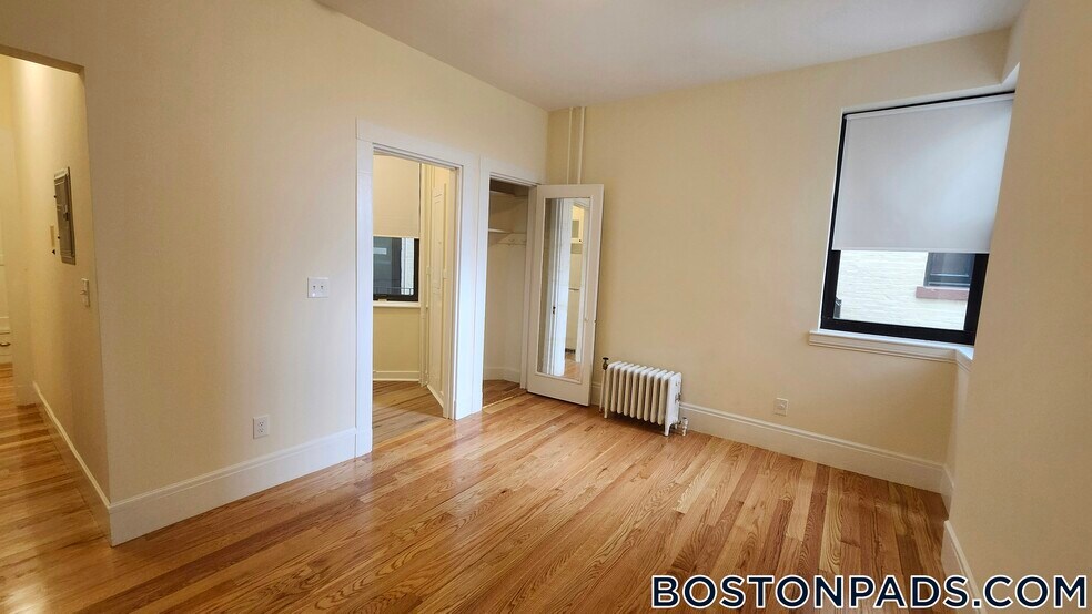 Building Photo - 504 Beacon St