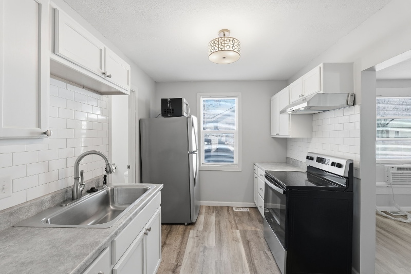 Building Photo - 851 S Millwood Ave