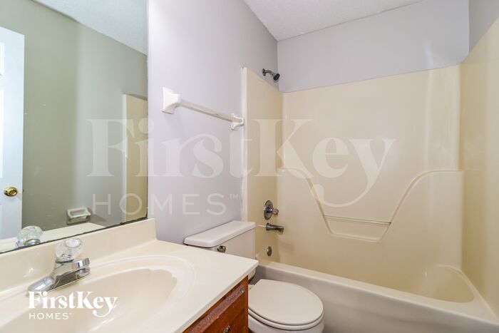 Building Photo - 7540 Spinola Ln