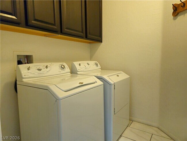 Building Photo - 10070 White Mulberry Dr