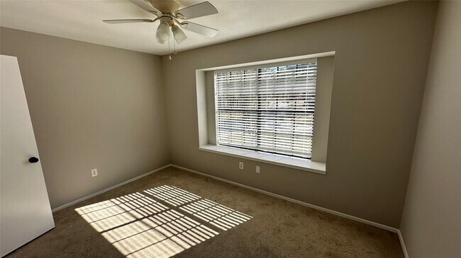 Building Photo - 2 W Mistybreeze Cir