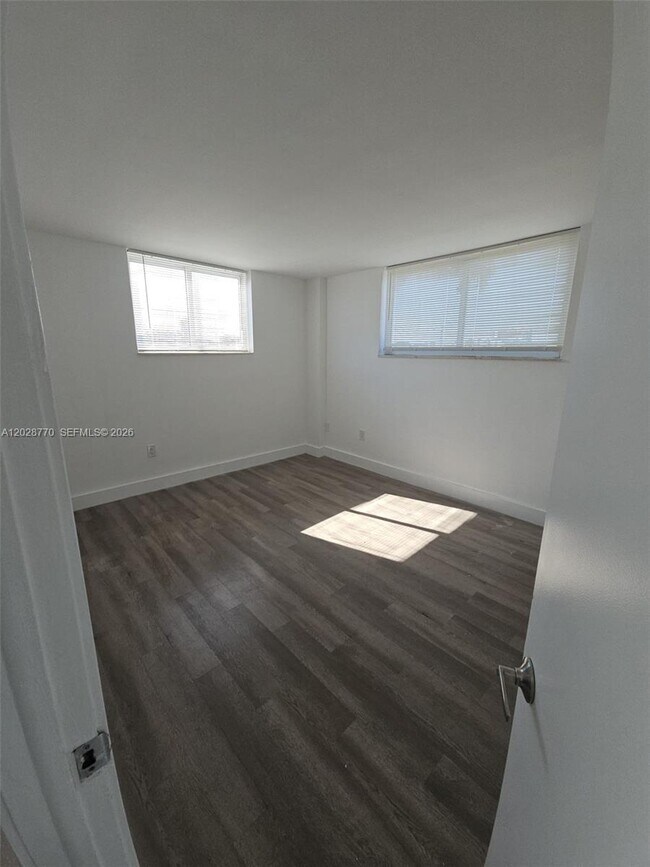 Building Photo - 8101 Crespi Blvd